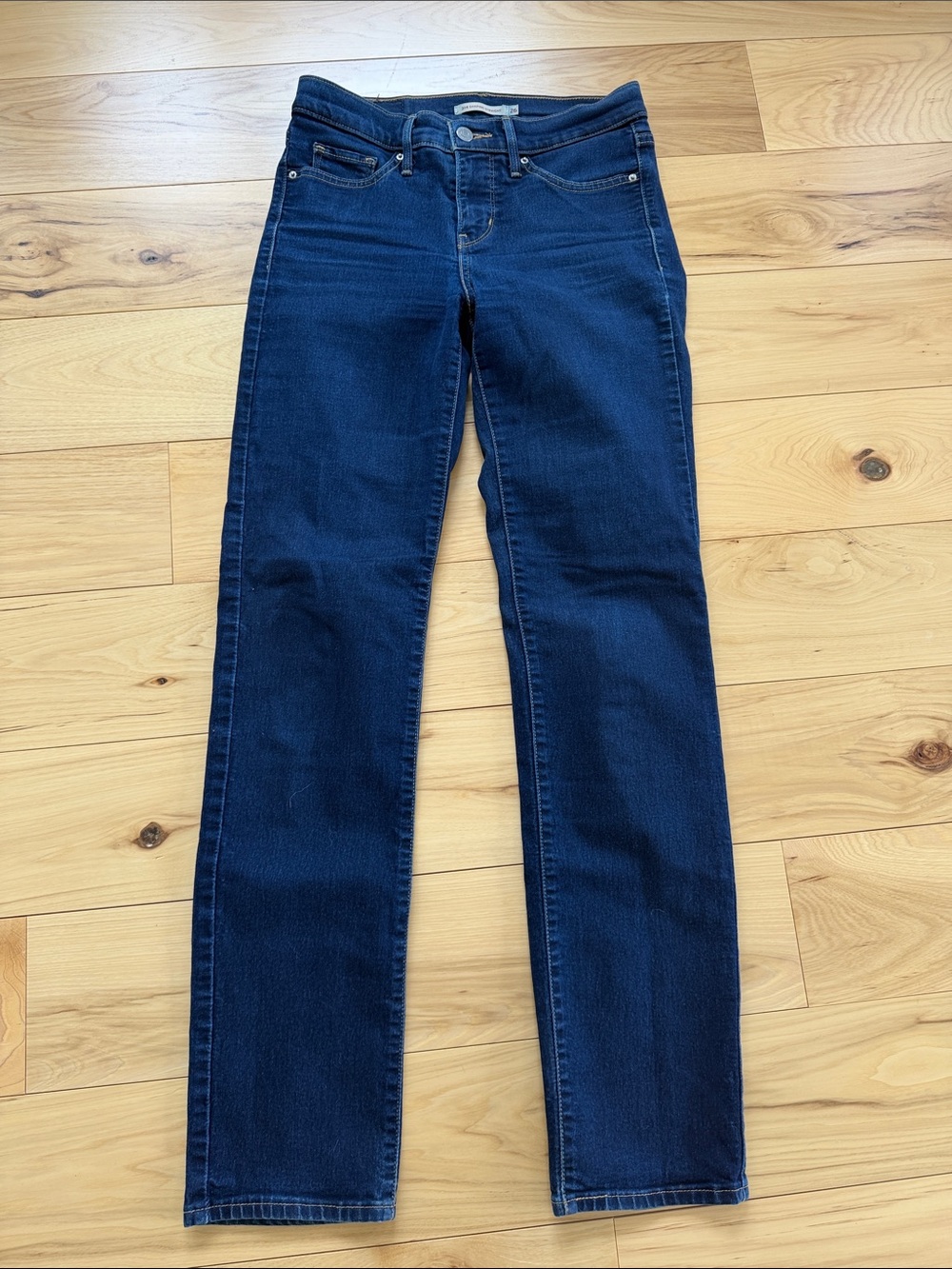 Levi Dark Wash Straight Leg Jeans Size 26 x 32
